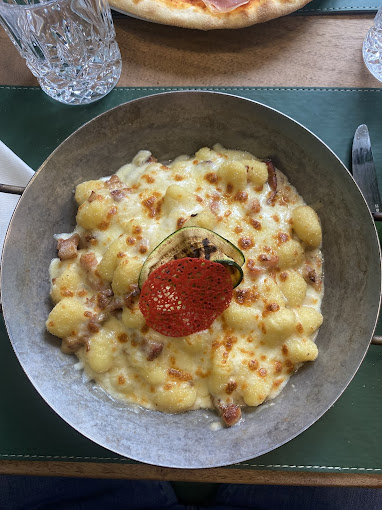 Schweizer Gericht im Restaurant Schmiede