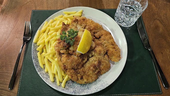 Eindruck aus Küche und Gaststube im Restaurant Schmiede