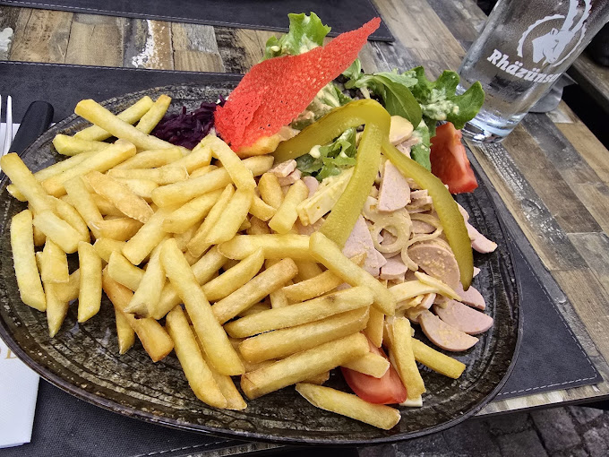 Wurstsalat angerichtet